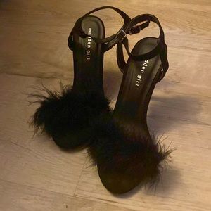 Super cute heels with black feathers, one of a kind